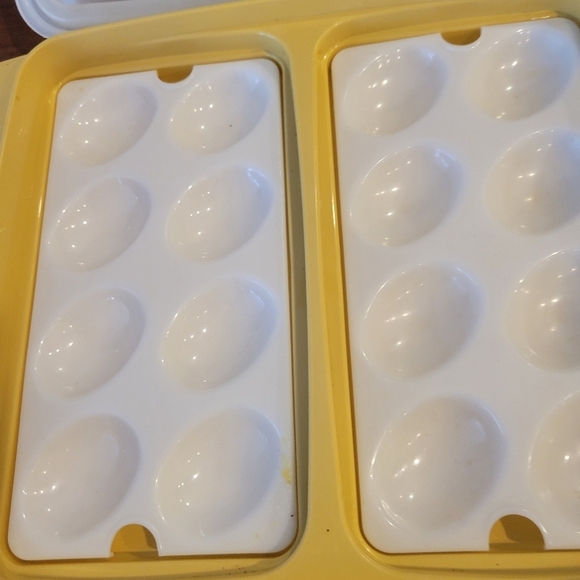 Vintage TUPPERWATE Deviled Egg Dish Serve And Store - Picture 3 of 6